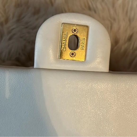 CHANEL WHITE 2 WAY BAG. FULL INCLUSION. - Picture 8 of 9